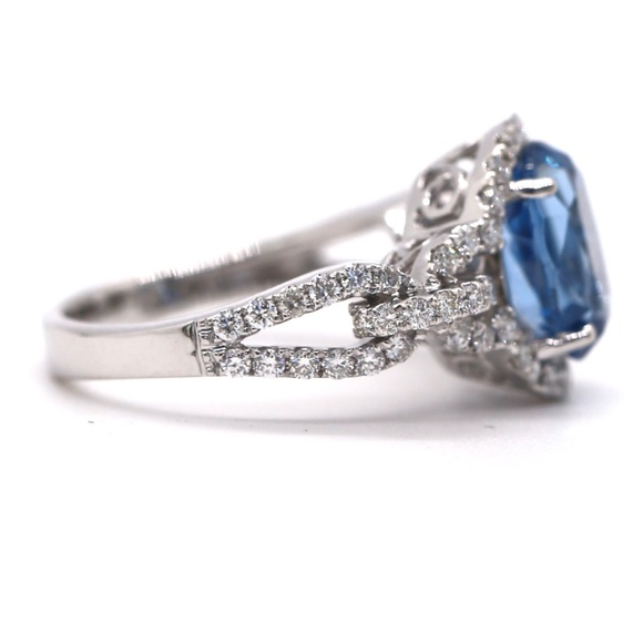 5 Carat Blue Aqua and Diamonds Ring - Picture 4 of 16